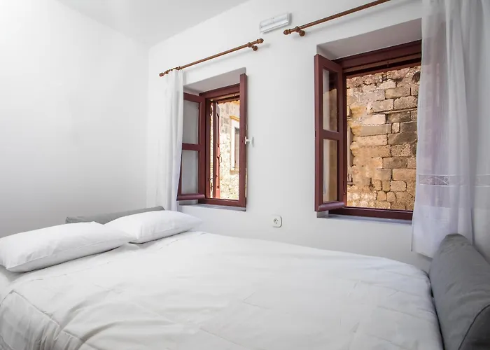 Alexandras Stone House
