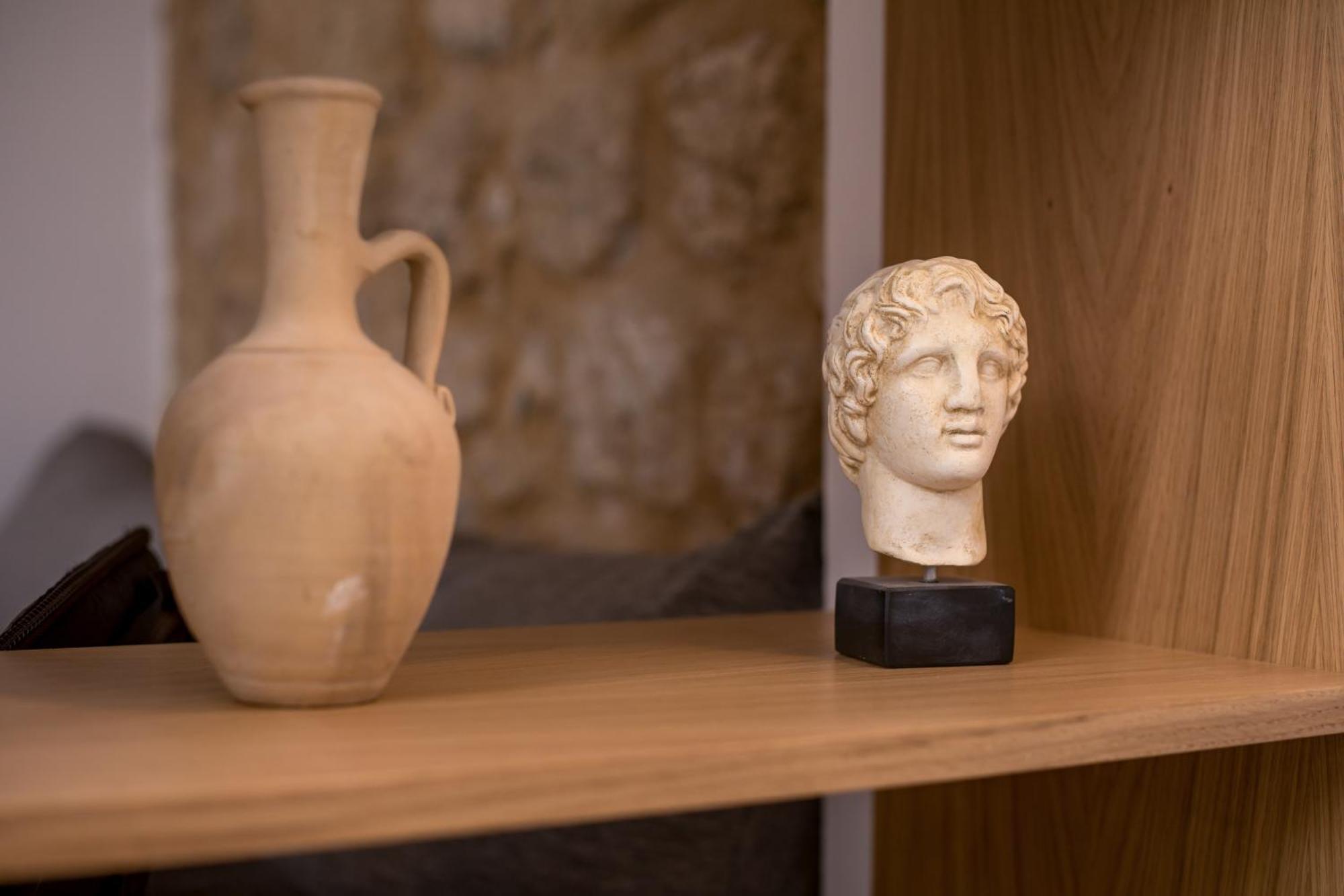 Alexandras Stone House *