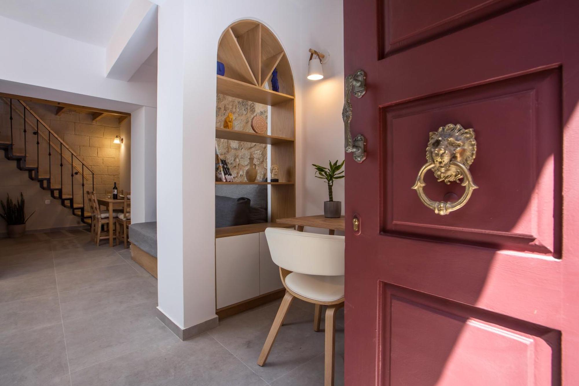 Alexandras Stone House *